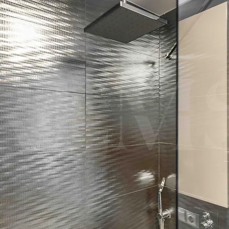 Bright Spacious Duplex With Terrace By Rems